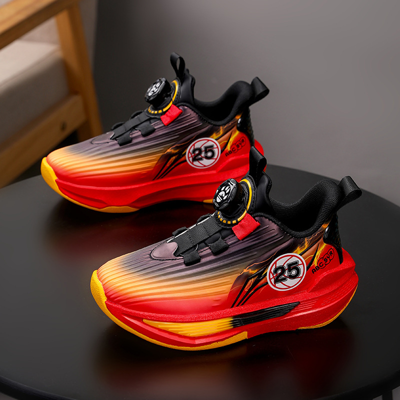 Fiú kosárlabda cipő, felső része szintetikus bőrből, EVA talp, téli, tavaszi és őszi szezonokra, mintázat: betű