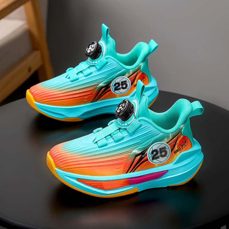 Fiú kosárlabda cipő, felső része szintetikus bőrből, EVA talp, téli, tavaszi és őszi szezonokra, mintázat: betű