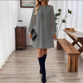 Csipke és kivágó részletekkel rendelkező ruha, kerek nyakú, hosszú ujjú, midi A-vonalú szabás