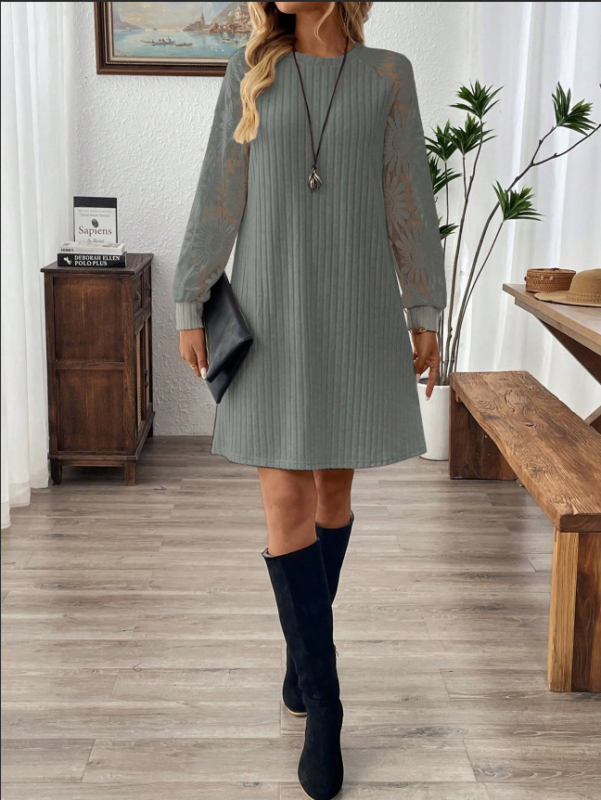 Csipke és kivágó részletekkel rendelkező ruha, kerek nyakú, hosszú ujjú, midi A-vonalú szabás