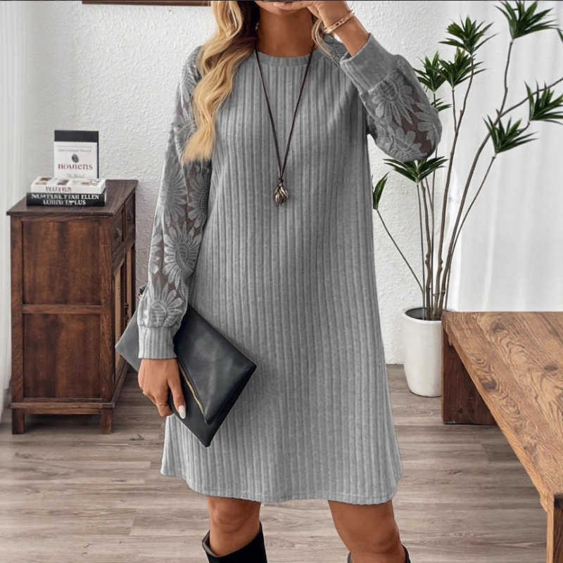 Csipke és kivágó részletekkel rendelkező ruha, kerek nyakú, hosszú ujjú, midi A-vonalú szabás