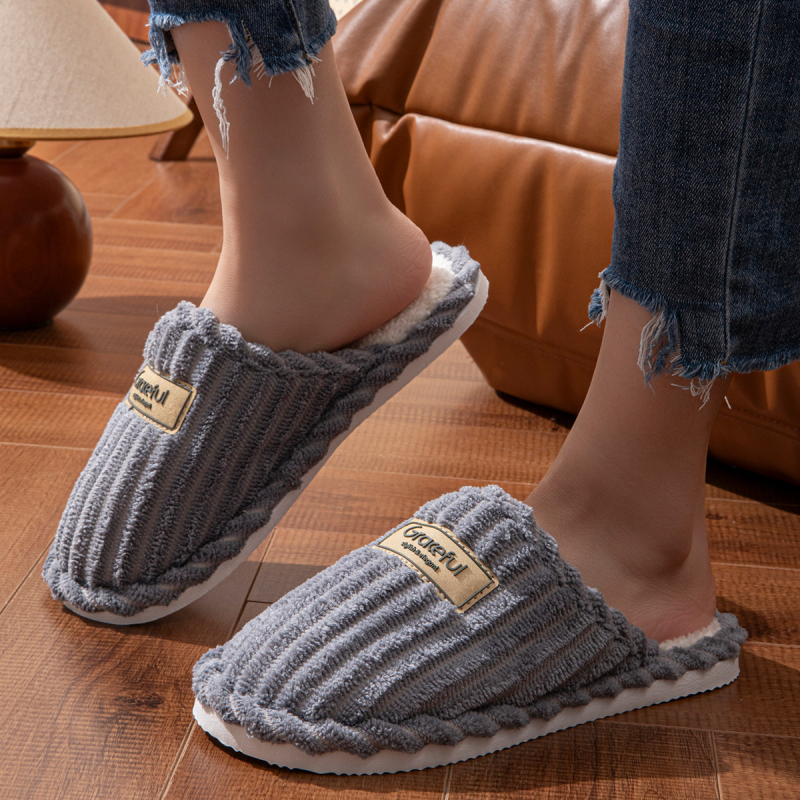 Uniszex téli beltéri papucs pamutból, belső használatra, csíkos mintázat, textile felsőrész, EVA talp, csúszásmentes, meleg, toe-cap védelemmel