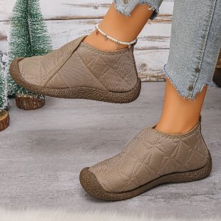 Téli magas szárú slip-on cipő, PU felsőrész, gumírozott talp, kerek orr, alacsony sarok