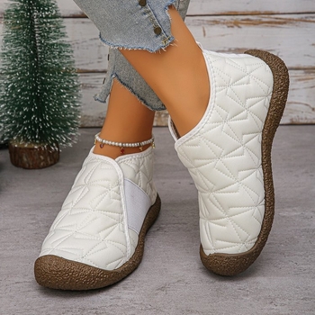Téli magas szárú slip-on cipő, PU felsőrész, gumírozott talp, kerek orr, alacsony sarok