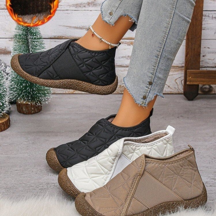 Téli magas szárú slip-on cipő, PU felsőrész, gumírozott talp, kerek orr, alacsony sarok