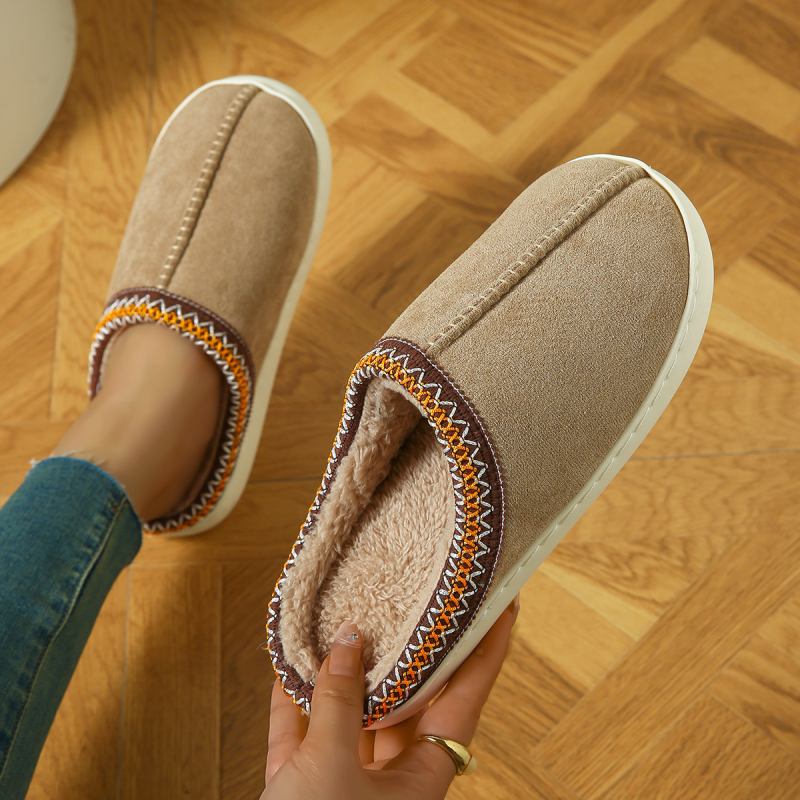 Papucs – textil felső rész, velúr bélés, TPR talp, slip-on zárás, otthoni használatra