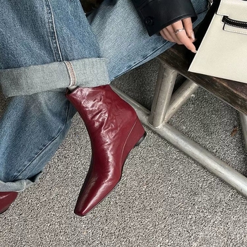 Női boka csizma retro stílusban, négyszögletes orrú, hátsó cipzár, alacsony sarok, PU felső
