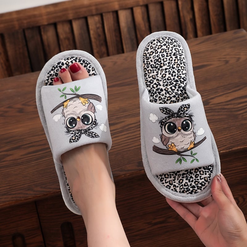 Teljes lefedettségű beltéri és kültéri papucs állatmintával, felsőrész textil, EVA talp, platformos sarok, talp vastagsága >11 cm