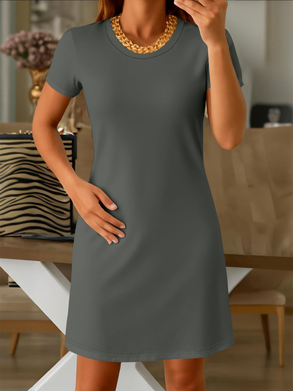 Haljina od poliestera, jednobojna, A-linijskog kroja, kratkih rukava, srednja duljina
