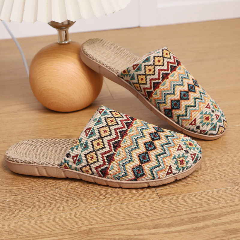 Női slip-on cipő, kerek orrú, virágos mintázat, textil felsőrész, EVA talp