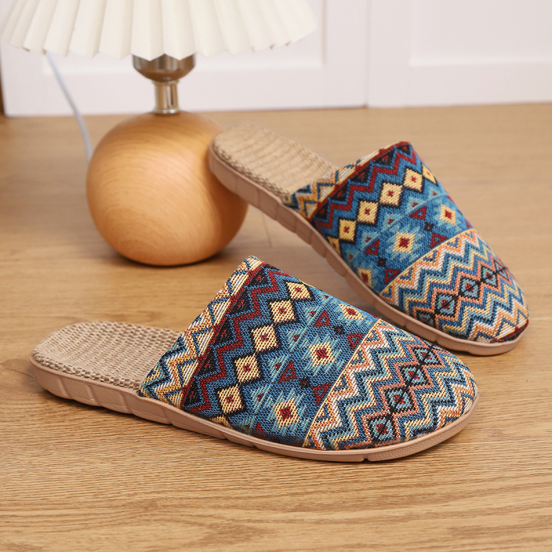 Női slip-on cipő, kerek orrú, virágos mintázat, textil felsőrész, EVA talp