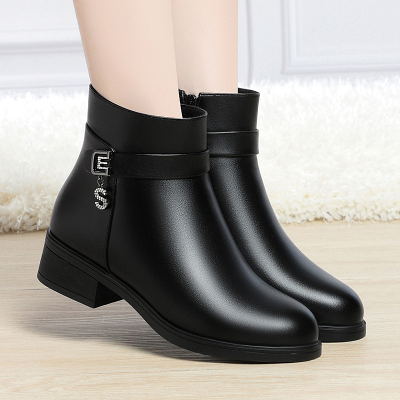 Női téli bakancs, mikroszálas felsőrész, gumitalp, 3-5 cm-es középmagas sarok, vastag sarok, oldalsó cipzár