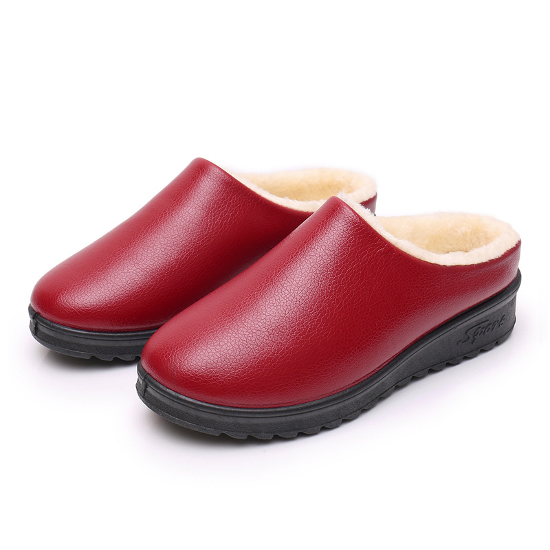 Ženské zimné topánky z PU vrchnej časti, podšité umelým krátkym plyšom, slip-on, guľatý špička, plochá päta