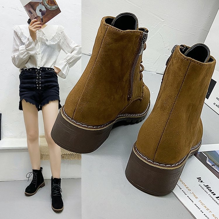 Martin topánky pre ženy, vrchný materiál z velúru, zaoblená špička, hrubý stredne vysoký podpätok 3–5 cm, bočný zips