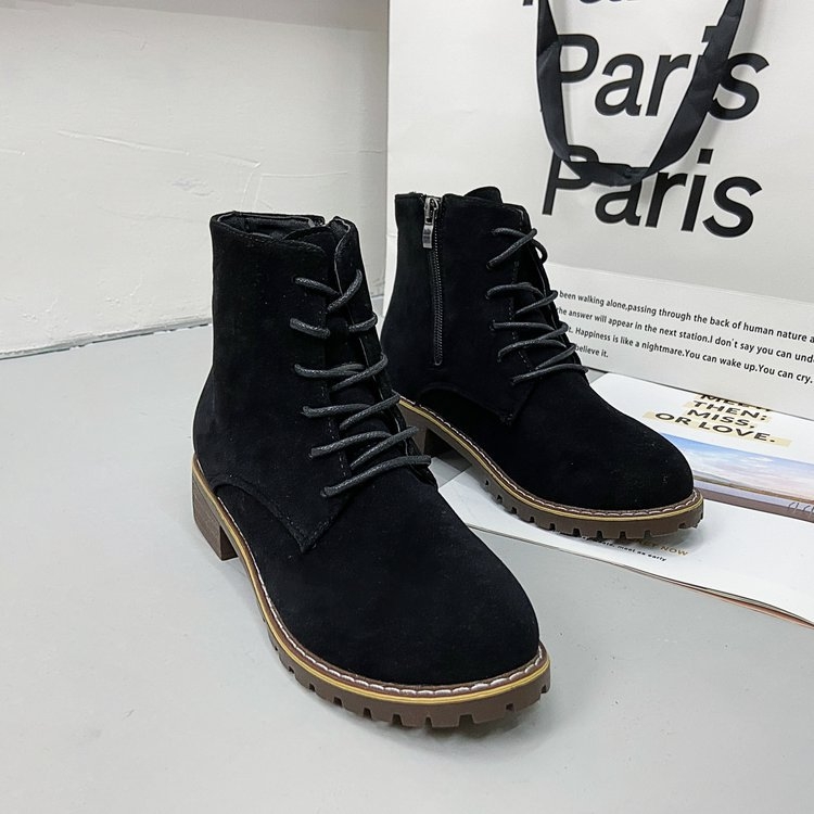 Martin topánky pre ženy, vrchný materiál z velúru, zaoblená špička, hrubý stredne vysoký podpätok 3–5 cm, bočný zips