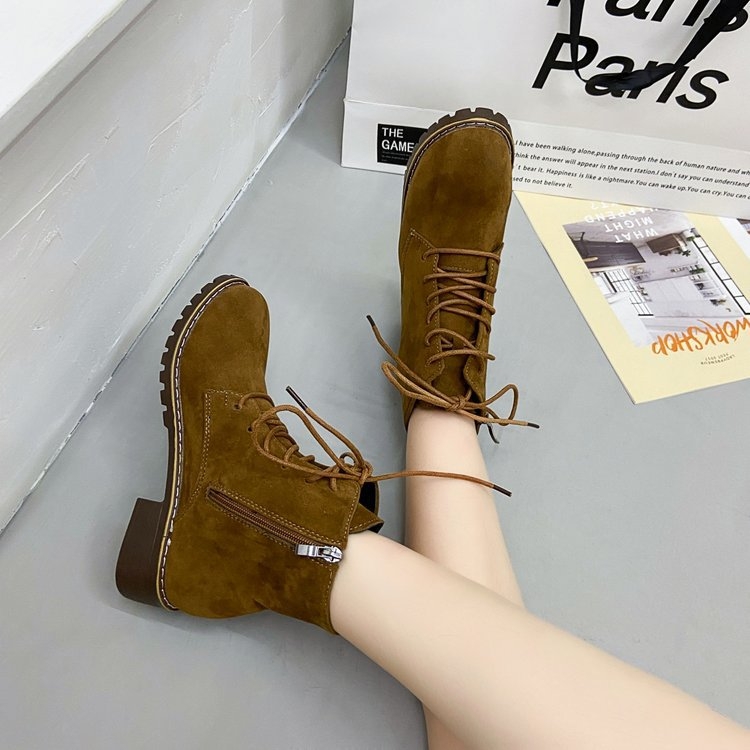 Martin topánky pre ženy, vrchný materiál z velúru, zaoblená špička, hrubý stredne vysoký podpätok 3–5 cm, bočný zips