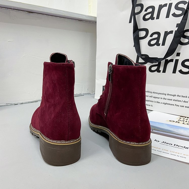 Martin topánky pre ženy, vrchný materiál z velúru, zaoblená špička, hrubý stredne vysoký podpätok 3–5 cm, bočný zips