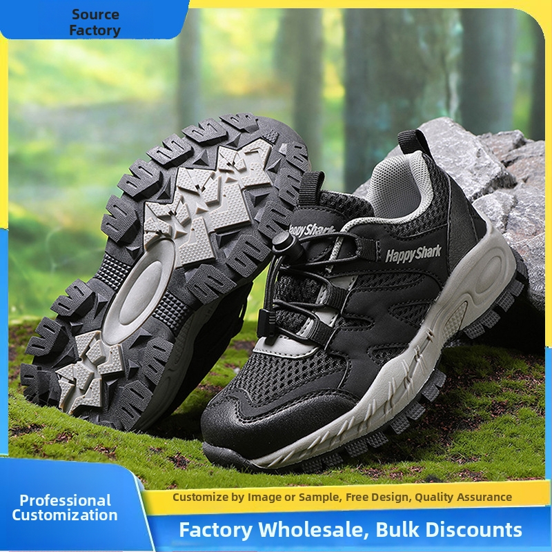 Detské turistické topánky na chodník s priedušným sieťovým horným materiálom, gumová podrážka, zapínanie na šnúrky vpredu, vhodné na zimu, jar a jeseň.