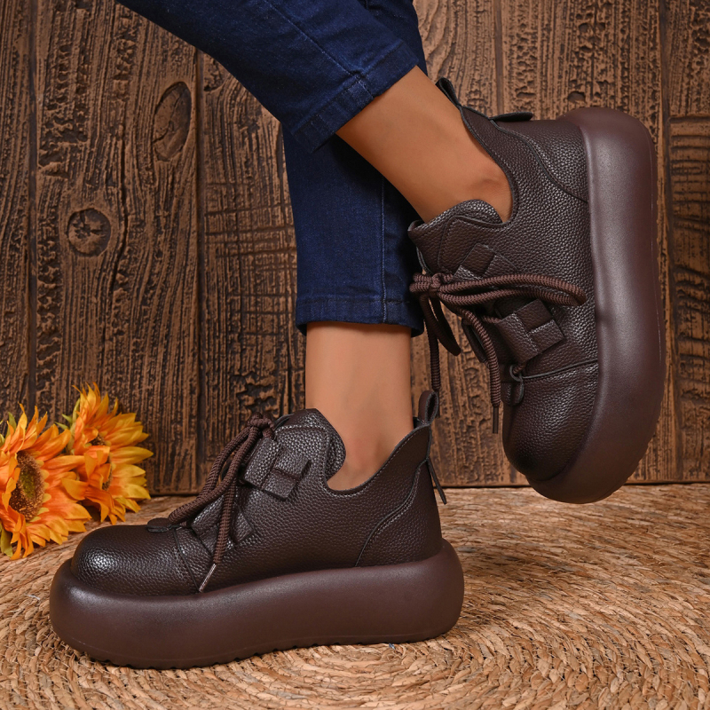 Chelsea pre ženy, stredná výška lýtka, okrúhla špička, PU vrchný materiál, gumová podrážka, nízka päta 1–3 cm