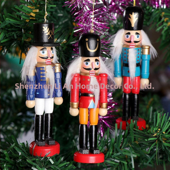 Nutcracker vojak – drevená ozdoba na vianočný stromček, Schima superba, balená v darčekovej krabičke, LyAn