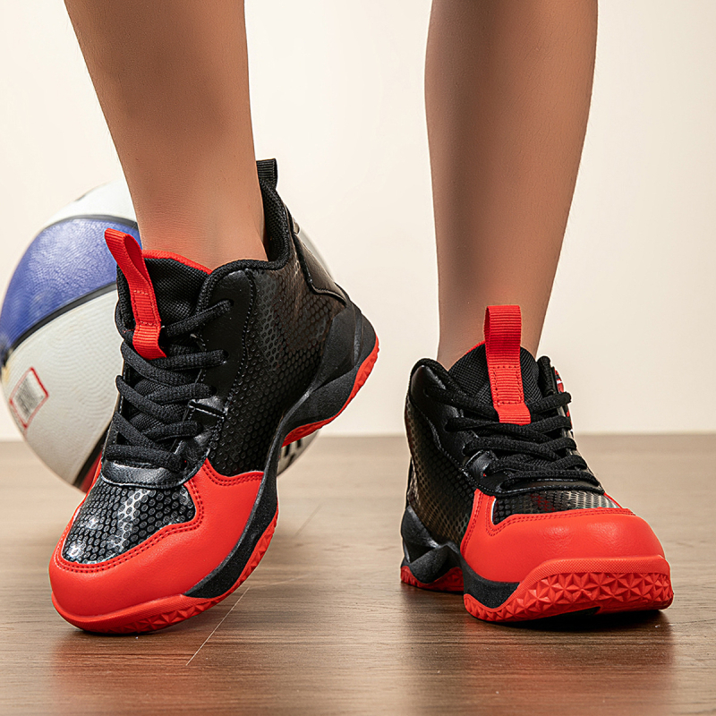 Detská basketbalová obuv pre jeseň 2025 – pruhovaný vzor, vrchná časť z umelej kože, podrážka MD, priedušné, protišmykové