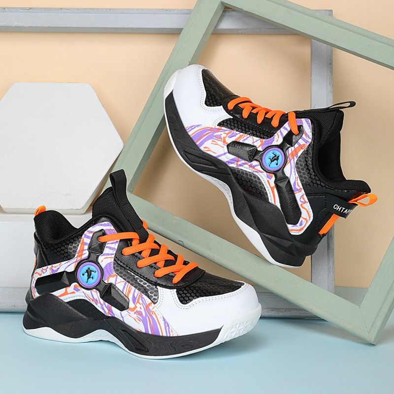 Detská basketbalová obuv pre jeseň 2025 – pruhovaný vzor, vrchná časť z umelej kože, podrážka MD, priedušné, protišmykové