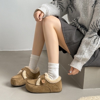 Női velúr mokaszín műszőrmés béléssel, slip-on, hal formájú orr, gumitalp