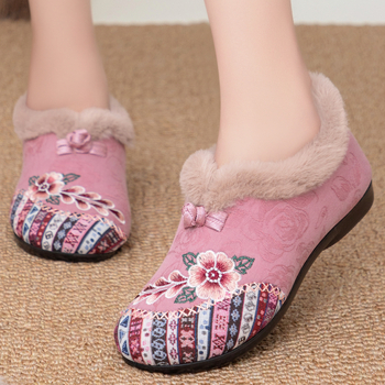 Női téli pamut csizma hímzéssel, etnikus stílus, slip-on zárás, alacsony szár, pamut bélés