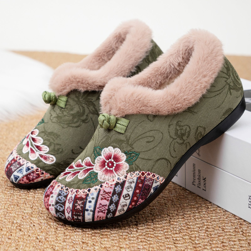 Női téli pamut csizma hímzéssel, etnikus stílus, slip-on zárás, alacsony szár, pamut bélés