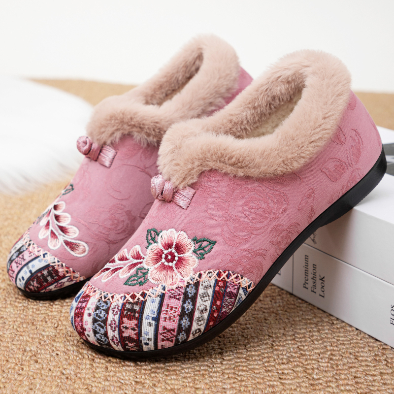 Női téli pamut csizma hímzéssel, etnikus stílus, slip-on zárás, alacsony szár, pamut bélés