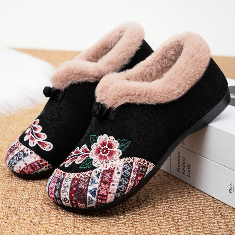 Női téli pamut csizma hímzéssel, etnikus stílus, slip-on zárás, alacsony szár, pamut bélés