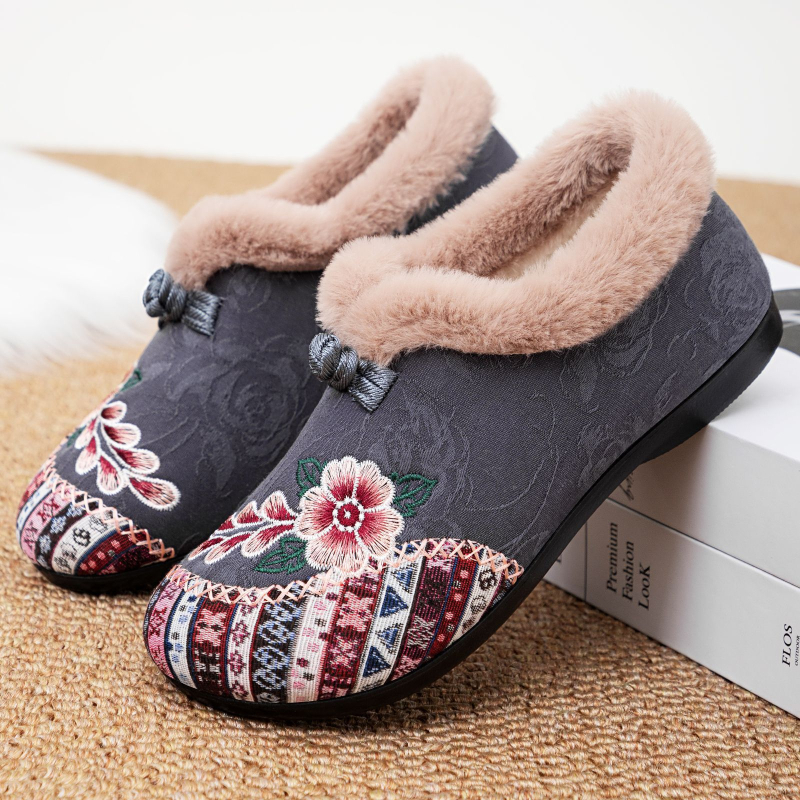 Női téli pamut csizma hímzéssel, etnikus stílus, slip-on zárás, alacsony szár, pamut bélés