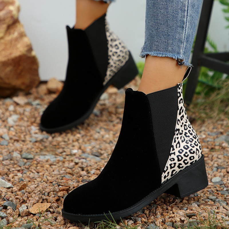 Női velúr PU felsővel készült csizma, keskeny orrú, vastag sarkú 3-5 cm, középmagas szár, leopard mintázatú bélés