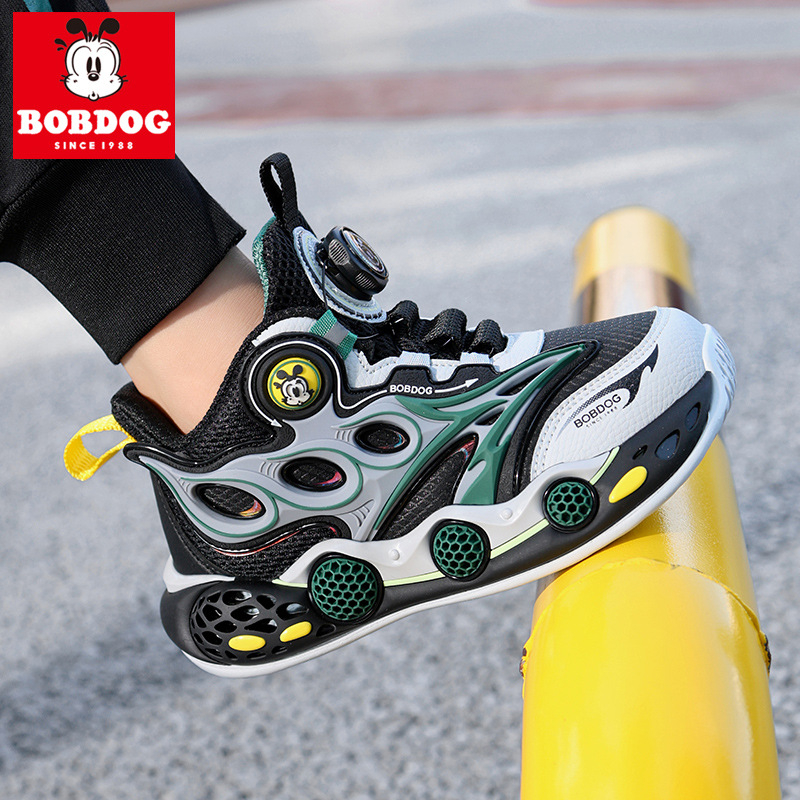 Bobdog fiúknak való kosárlabda cipők – felsőrész szintetikus bőrből, EVA talp, csíkos mintázat, légáteresztő, könnyű, csúszásgátló és ütéscsillapító, kemény talajra