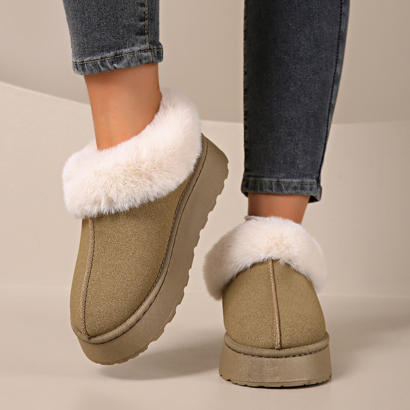 Női téli csizma – suede felsőrész, gumírozott talp, belső műszőrme bélés, rövid szár, kerek orr, vastag talp