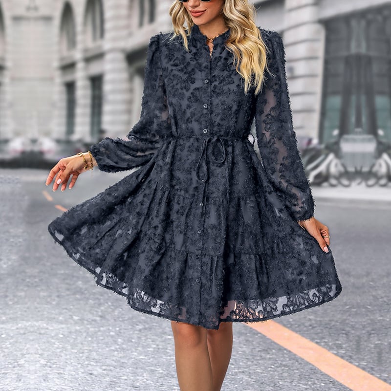 Rochie Jacquard cu dantelă transparentă, mâneci lungi, guler înalt, croială A-line scurtă, poliester.