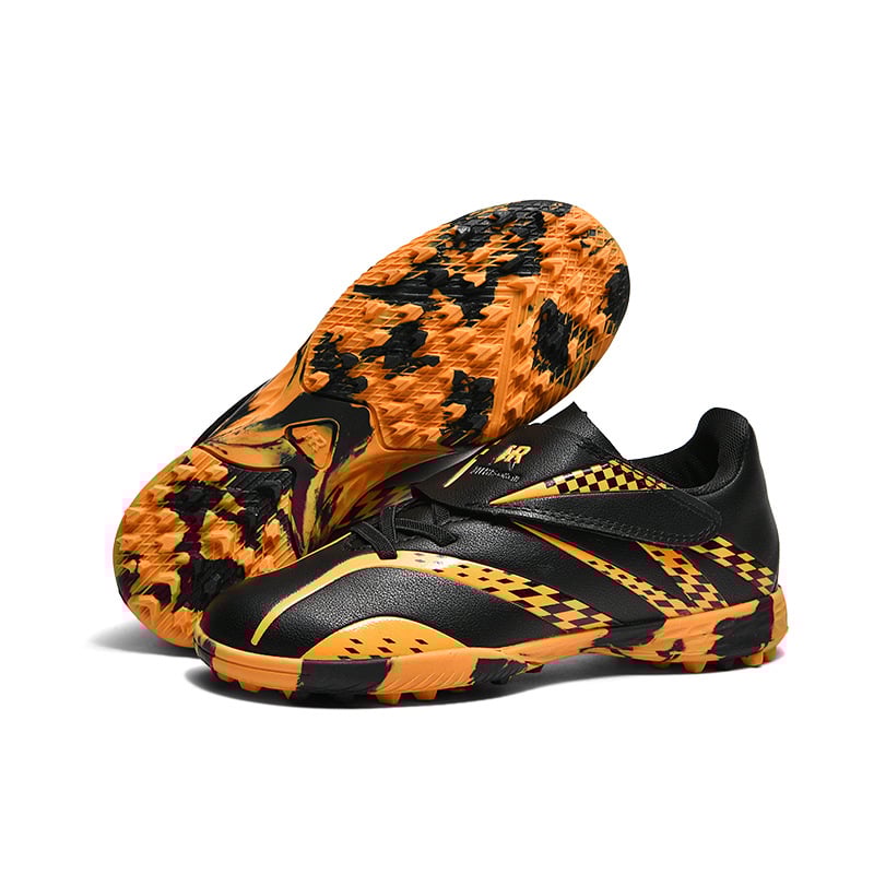 Παιδικά παπούτσια ποδοσφαίρου με Velcro κλείσιμο, επάνω μέρος από συνθετικό δέρμα, αναπνεύσιμη κατασκευή, αντιολισθητική σόλα από καουτσούκ, κατάλληλα για φυσικό και τεχνητό χλοοτάπητα.