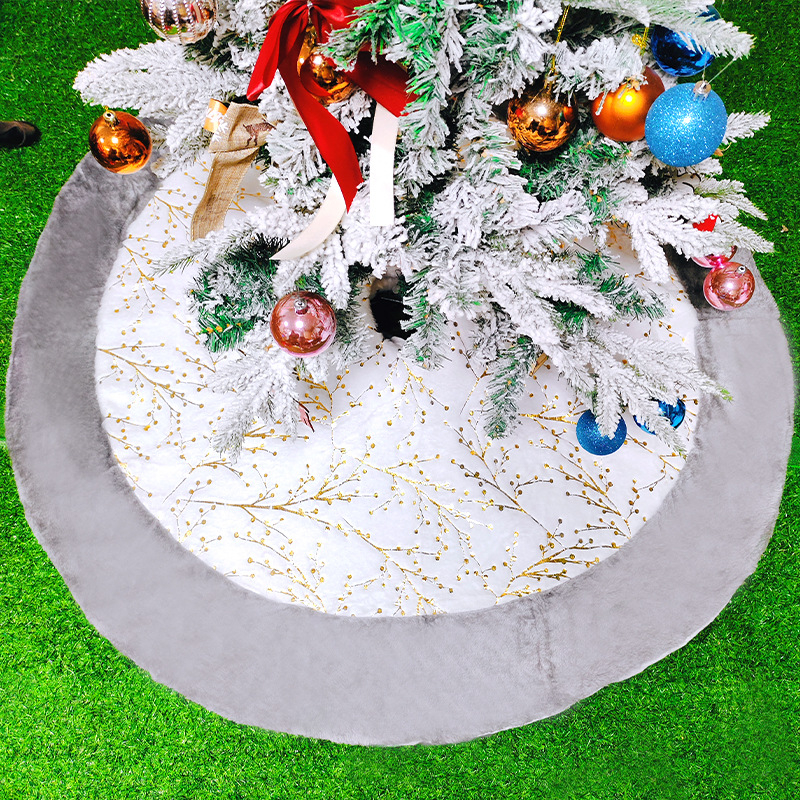 Lan Teng plyšové ozdoby na vianočný stromček, čiastočne ručné / čiastočne mechanické spracovanie, bez IP licencie