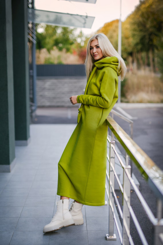 rochie tricotată lungă cu glugă și căptușeală de fleece, panouri cusute, mâneci Raglan, material poliester