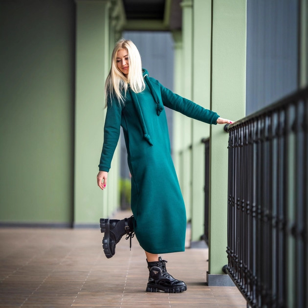 rochie tricotată lungă cu glugă și căptușeală de fleece, panouri cusute, mâneci Raglan, material poliester