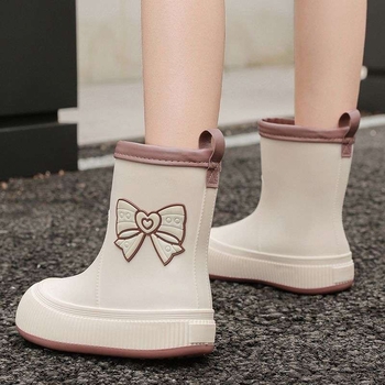 Moterų lietaus batai vidutinio ilgio, viršutinė dalis iš PVC, neslystantys ir atsparūs vandeniui, lengvi su minkšta pada