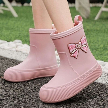 Moterų lietaus batai vidutinio ilgio, viršutinė dalis iš PVC, neslystantys ir atsparūs vandeniui, lengvi su minkšta pada