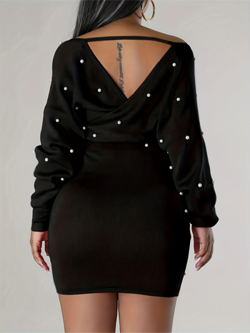 Rochie în croială mulată, decolteu în V adânc, mâneci batwing, lungime scurtă, material nylon