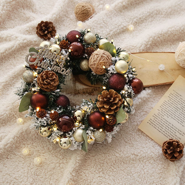 Vianočné girlandy pre domáce dekorácie, plastová ozdoba pre stromček a okno, pripravené na darovanie