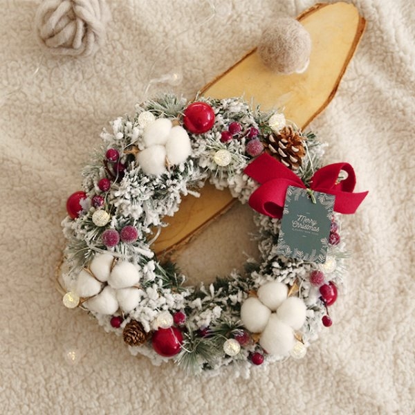 Vianočné girlandy pre domáce dekorácie, plastová ozdoba pre stromček a okno, pripravené na darovanie