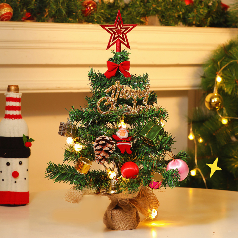 Επιτραπέζιο χριστουγεννιάτικο δέντρο από PVC – DIY διακοσμητικό για το σπίτι