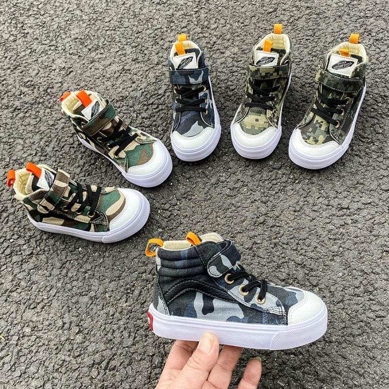 Detské plátené vysoké tenisky so zapínaním na suchý zips, camouflage vzorom, vulkanizovaná gumová podrážka