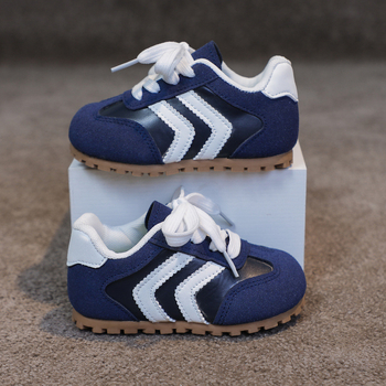 Pantofi pentru copii unisex, partea superioară din piele artificială, talpă din plastic, model cu dungi, gleznă joasă