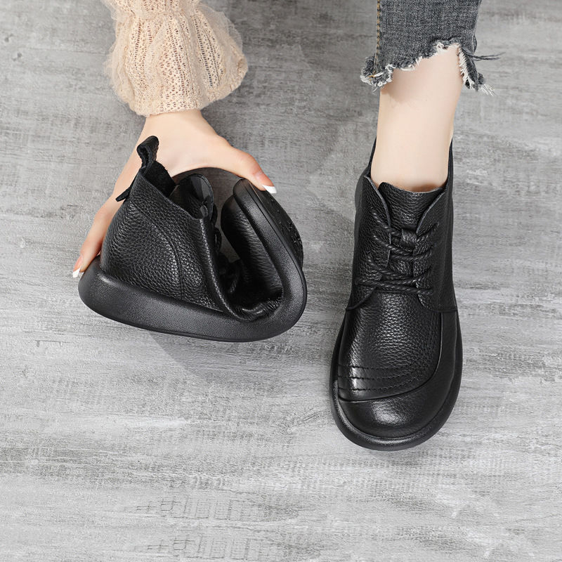 Ghete scurte de damă din piele top layer, cu șireturi, vârf rotund, talpă din cauciuc, toc mic în formă de pană