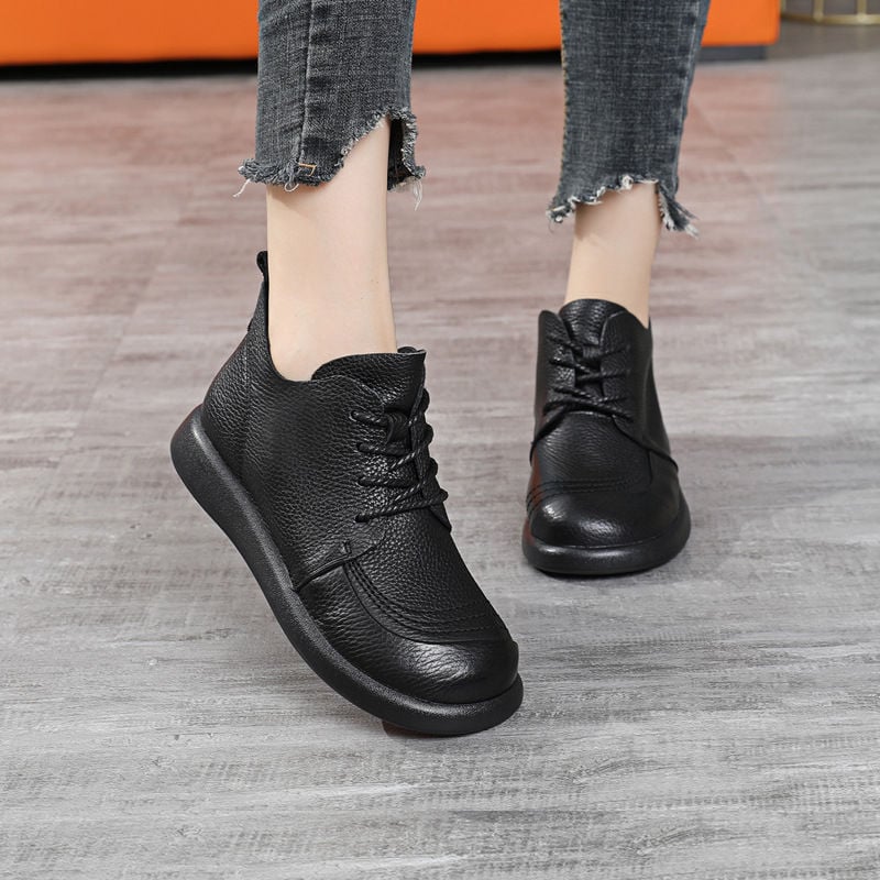 Ghete scurte de damă din piele top layer, cu șireturi, vârf rotund, talpă din cauciuc, toc mic în formă de pană